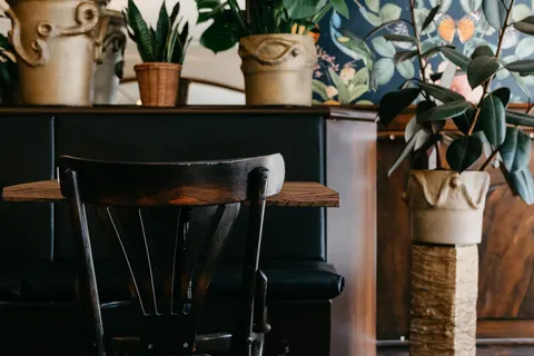 Lou's Restaurant & Bar