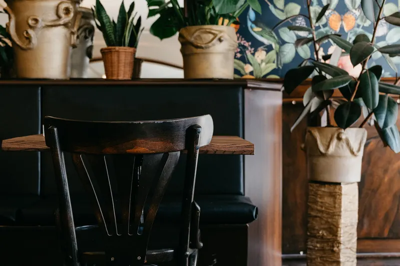 Lou's Restaurant & Bar